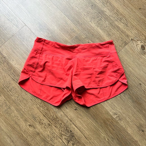 Lululemon speed up low rise lined short 2.5”. Size 8 - Picture 1 of 4